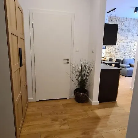 Szczytowa Kamienica Blisko Centrum * Częstochowa